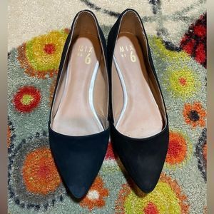 Mix No. 6. EUC. Black flats. Size 7M.
